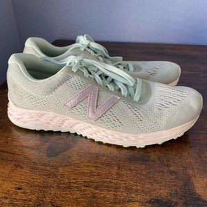 Womens New Balance Shoes Size 9.5 Mint Green